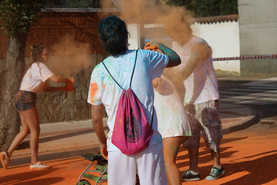Fotos: La Color Party de La Virgen del Camino celebra su cuarta edición