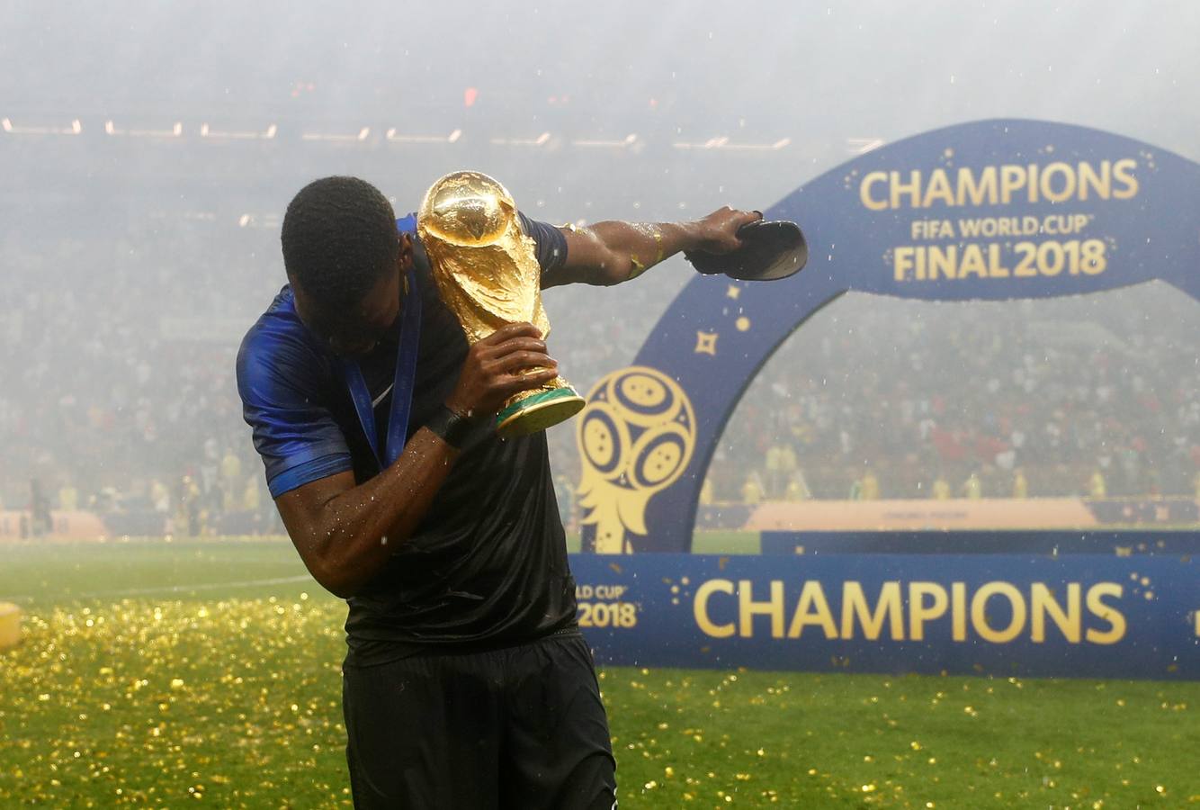 La selección francesa celebra su segunda estrella en la camiseta tras derrotar en la final a Croacia (4-2).