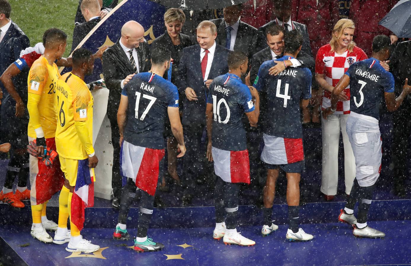 La selección francesa celebra su segunda estrella en la camiseta tras derrotar en la final a Croacia (4-2).