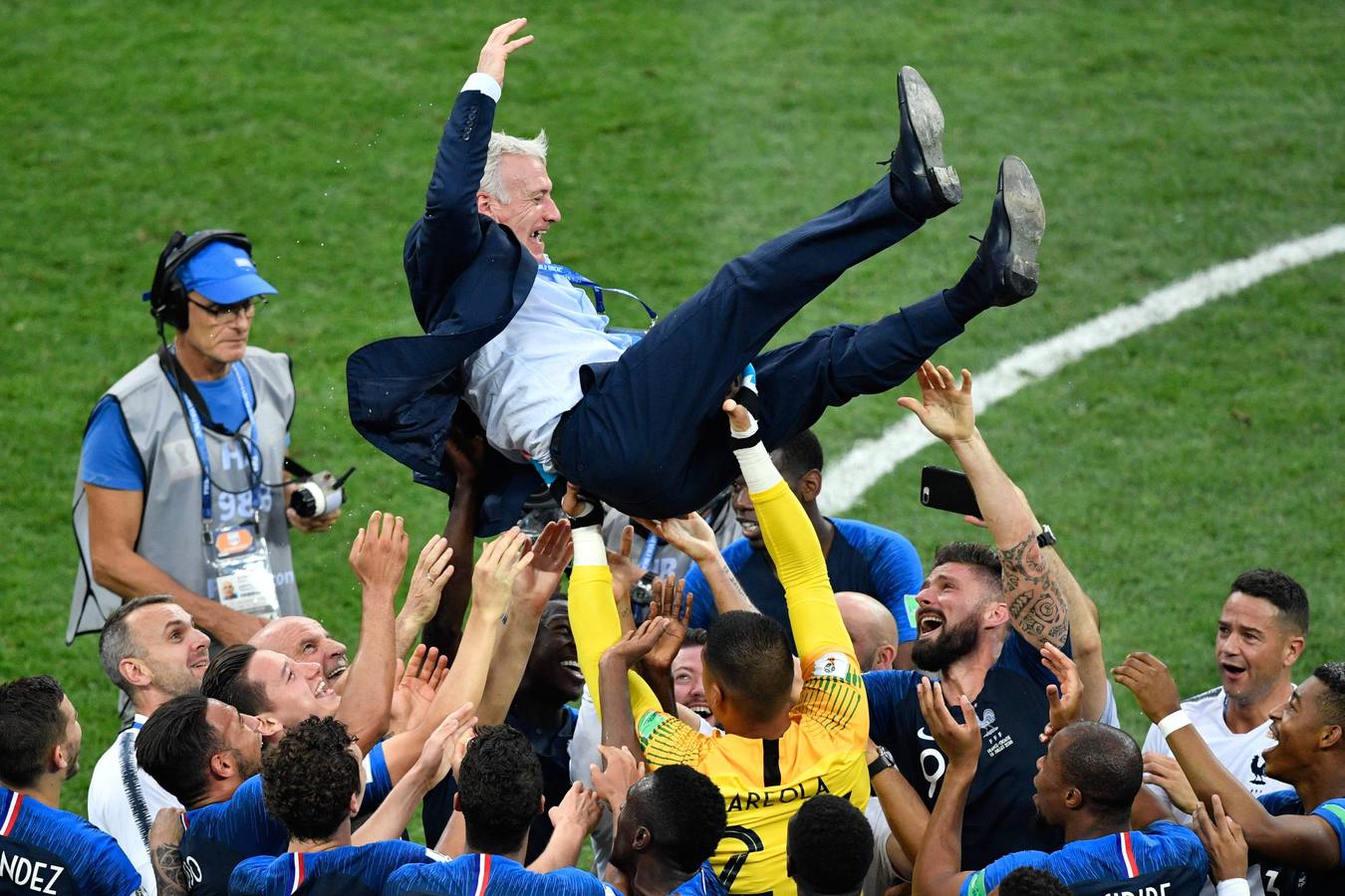 La selección francesa celebra su segunda estrella en la camiseta tras derrotar en la final a Croacia (4-2).