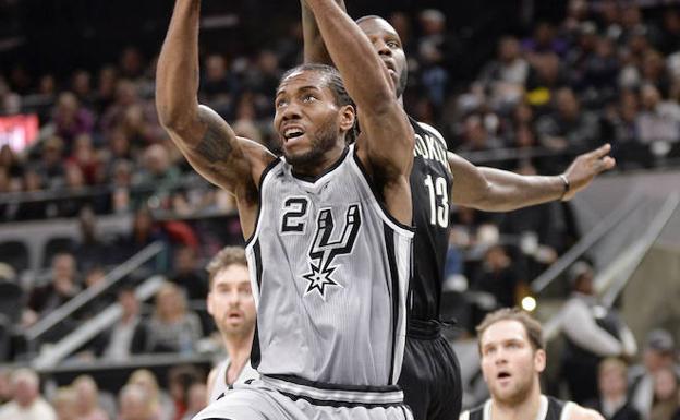 Leonard, en un partido con los Spurs.