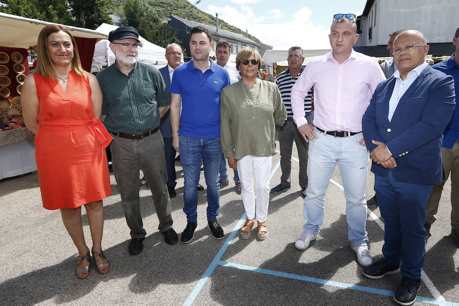 Fotos: Inauguración de la XII Muestra de Artesanía y Oficios Tradicionales de Murias de Paredes