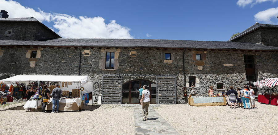 Fotos: Inauguración de la XII Muestra de Artesanía y Oficios Tradicionales de Murias de Paredes