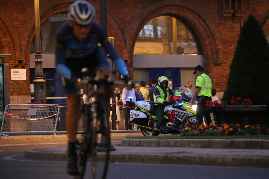 Fotos: El espectacular inicio de la Vuelta a León