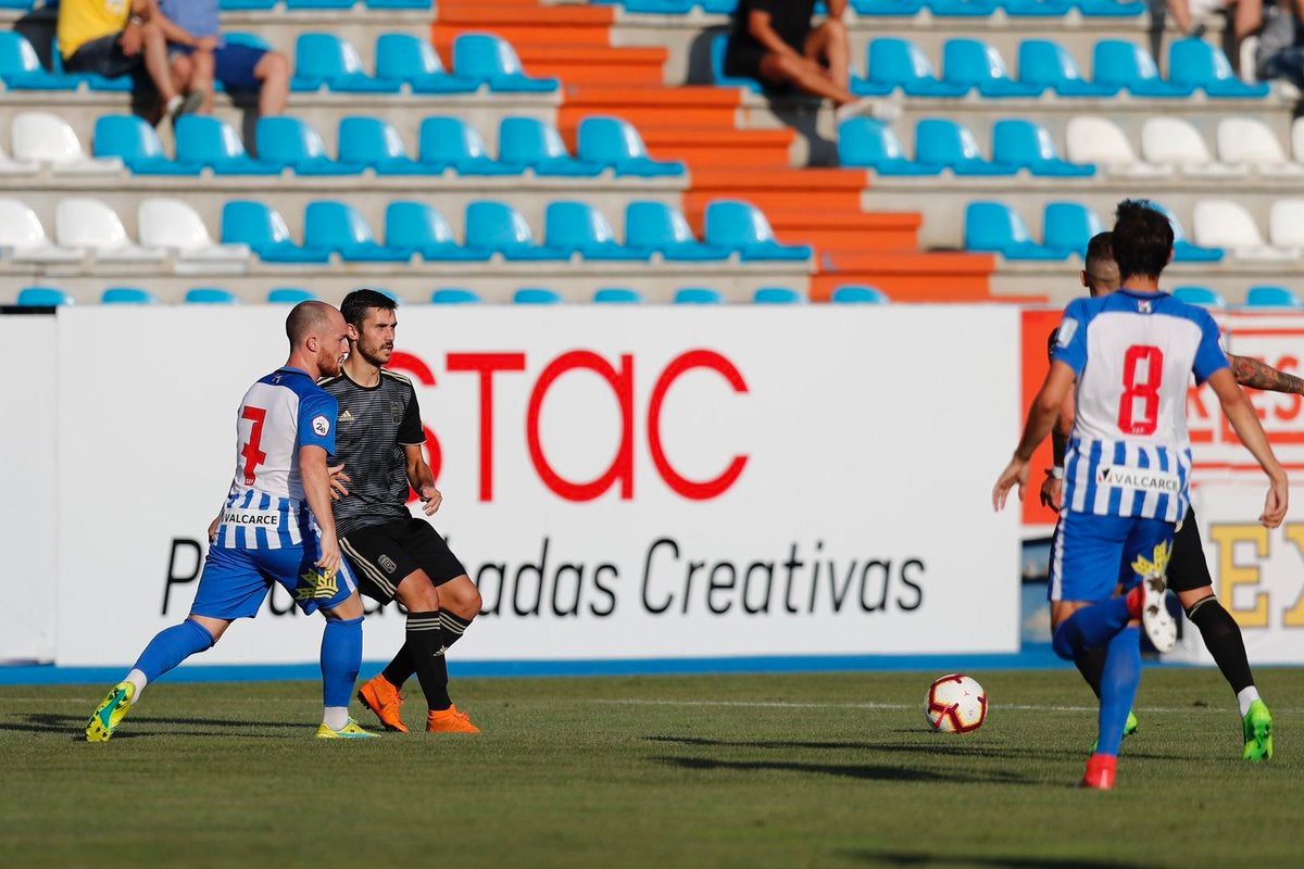 La Ponferradina firma tablas con buenas sensaciones ante el Oviedo