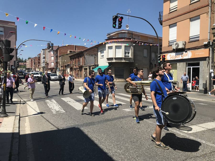 Fotos: Santiago da color a Trobajo del Camino