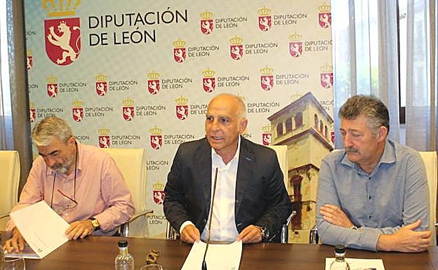 El diputado de las Estaciones de Esquí, Miguel Ángel del Ejido, junto con el vicepresidente por el Bierzo, Ángel Calvo. 
