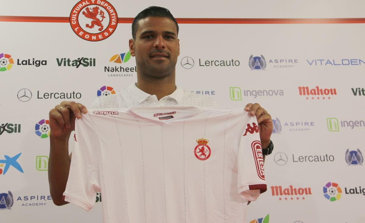 Fotos: Aridane Santana, presentado como jugador de la Cultural
