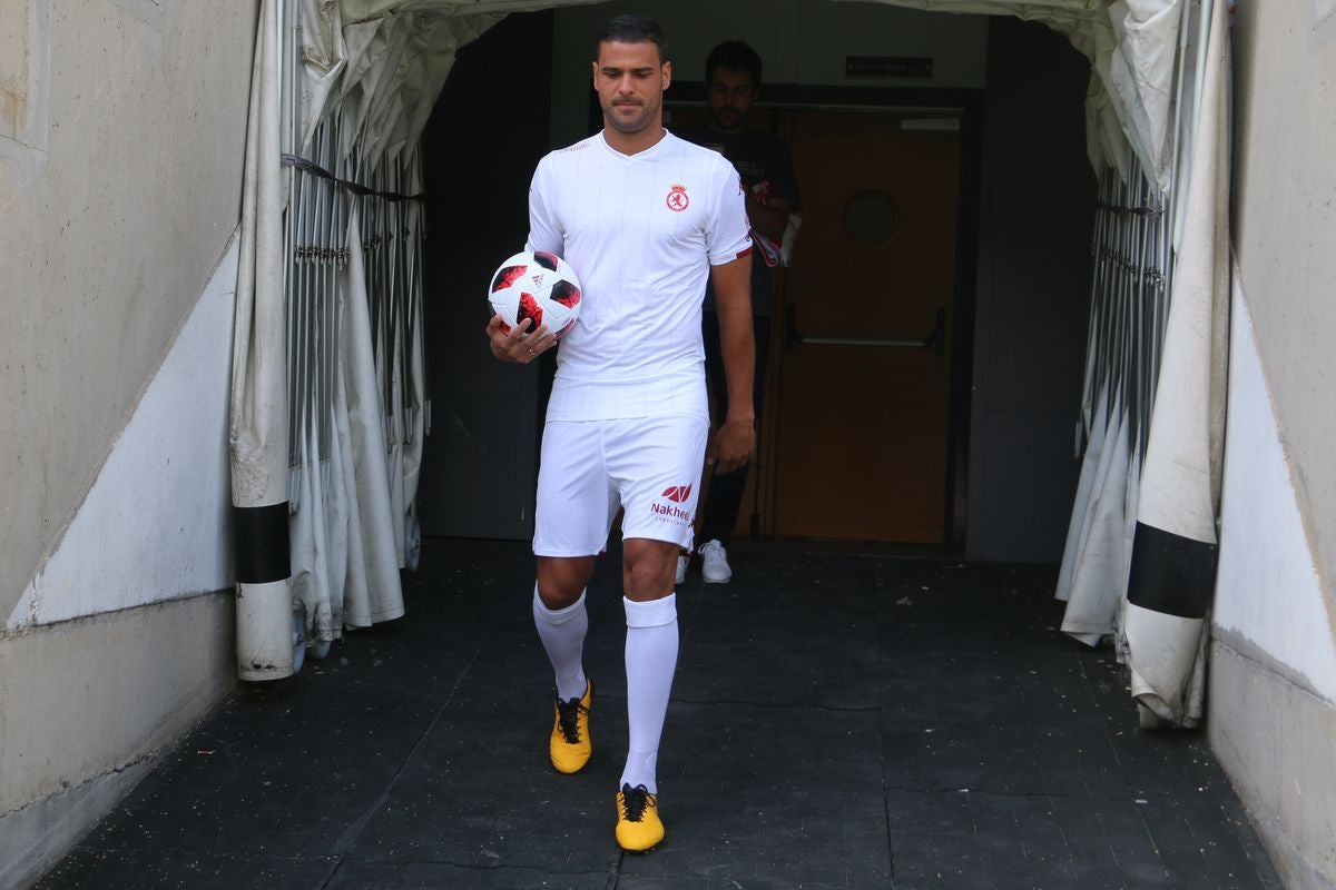 Fotos: Aridane Santana, presentado como jugador de la Cultural