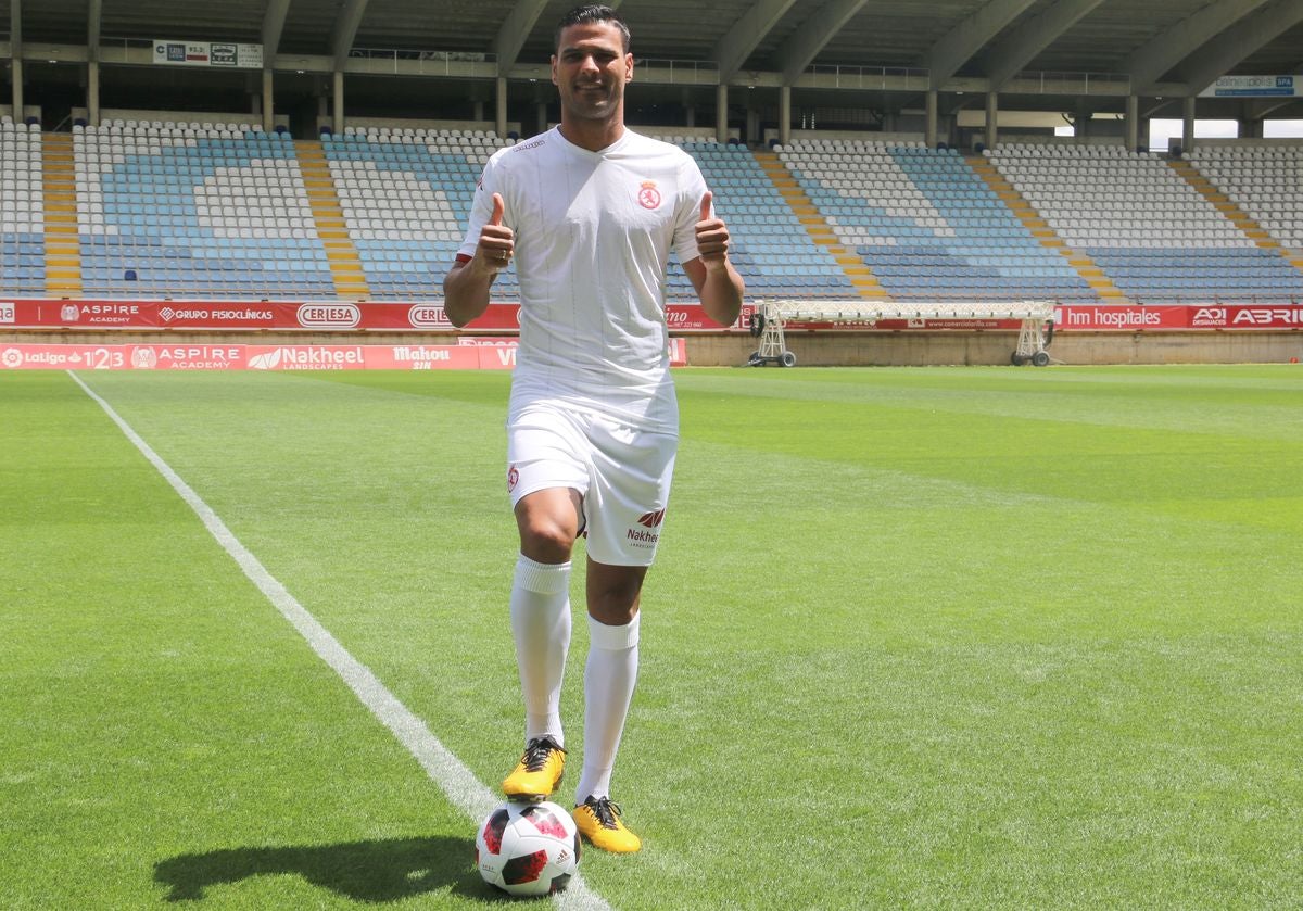 Fotos: Aridane Santana, presentado como jugador de la Cultural