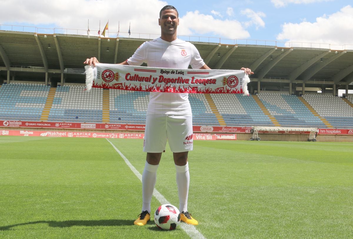 Fotos: Aridane Santana, presentado como jugador de la Cultural