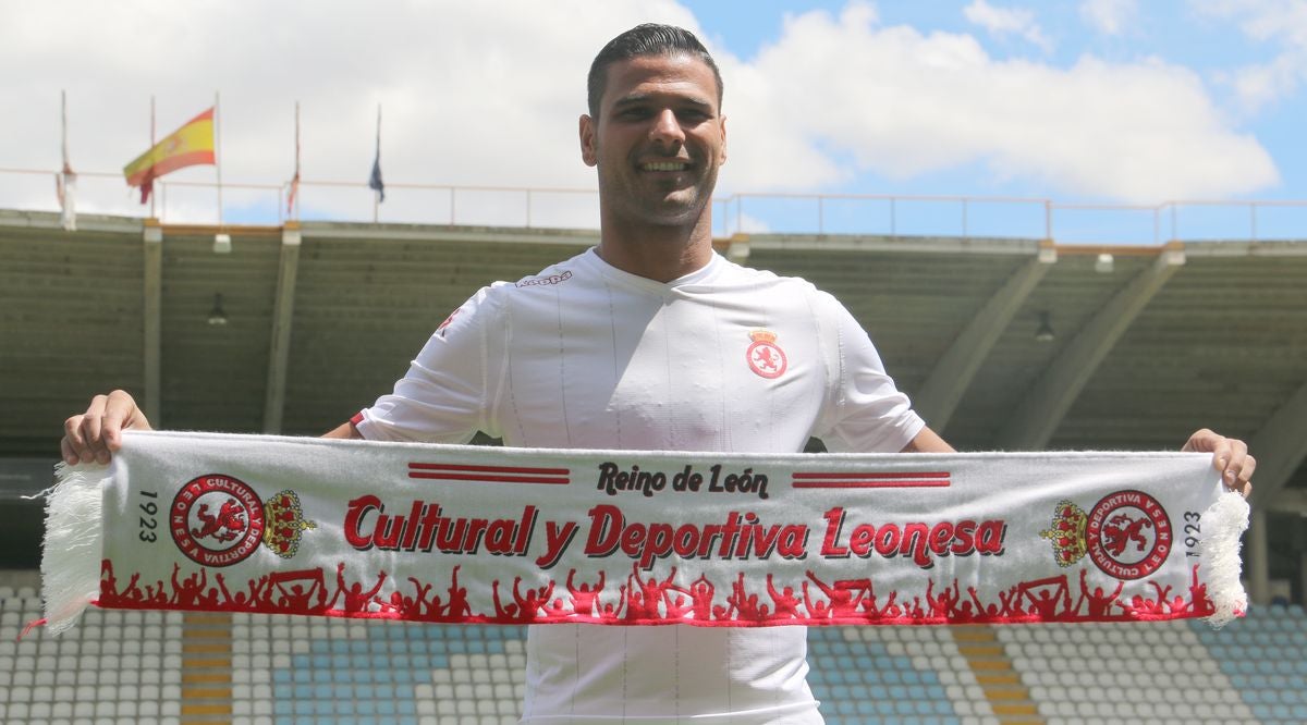 Fotos: Aridane Santana, presentado como jugador de la Cultural