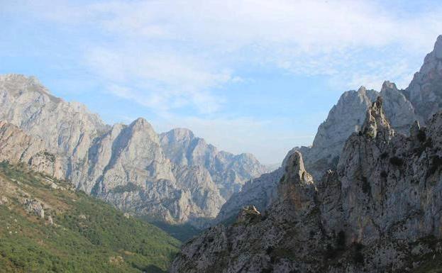 El Greim rescata a dos personas que se perdieron en zona montañosa en Posada de Valdeón