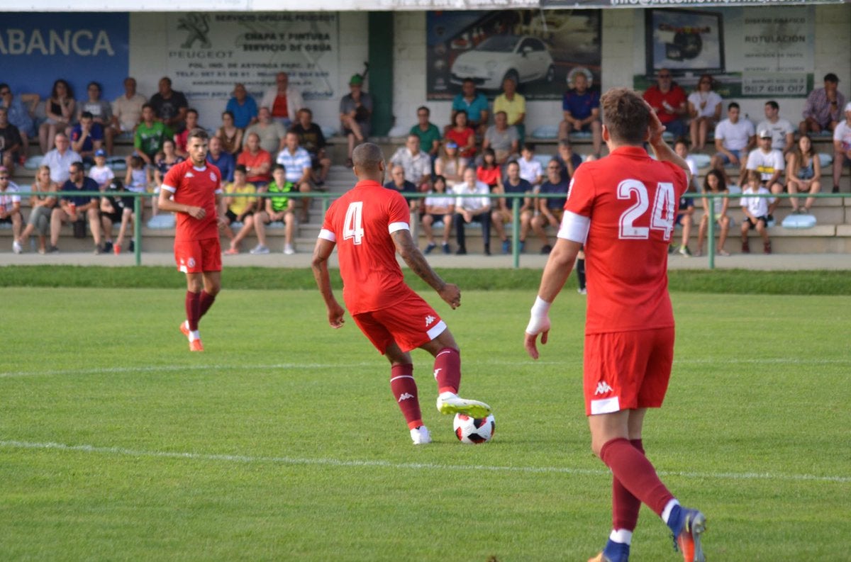 El madrugador gol de Fer Rioz marca un partido con Jorge Ortiz como goleador | El equipo leonés sigue acumulando deberes pendientes