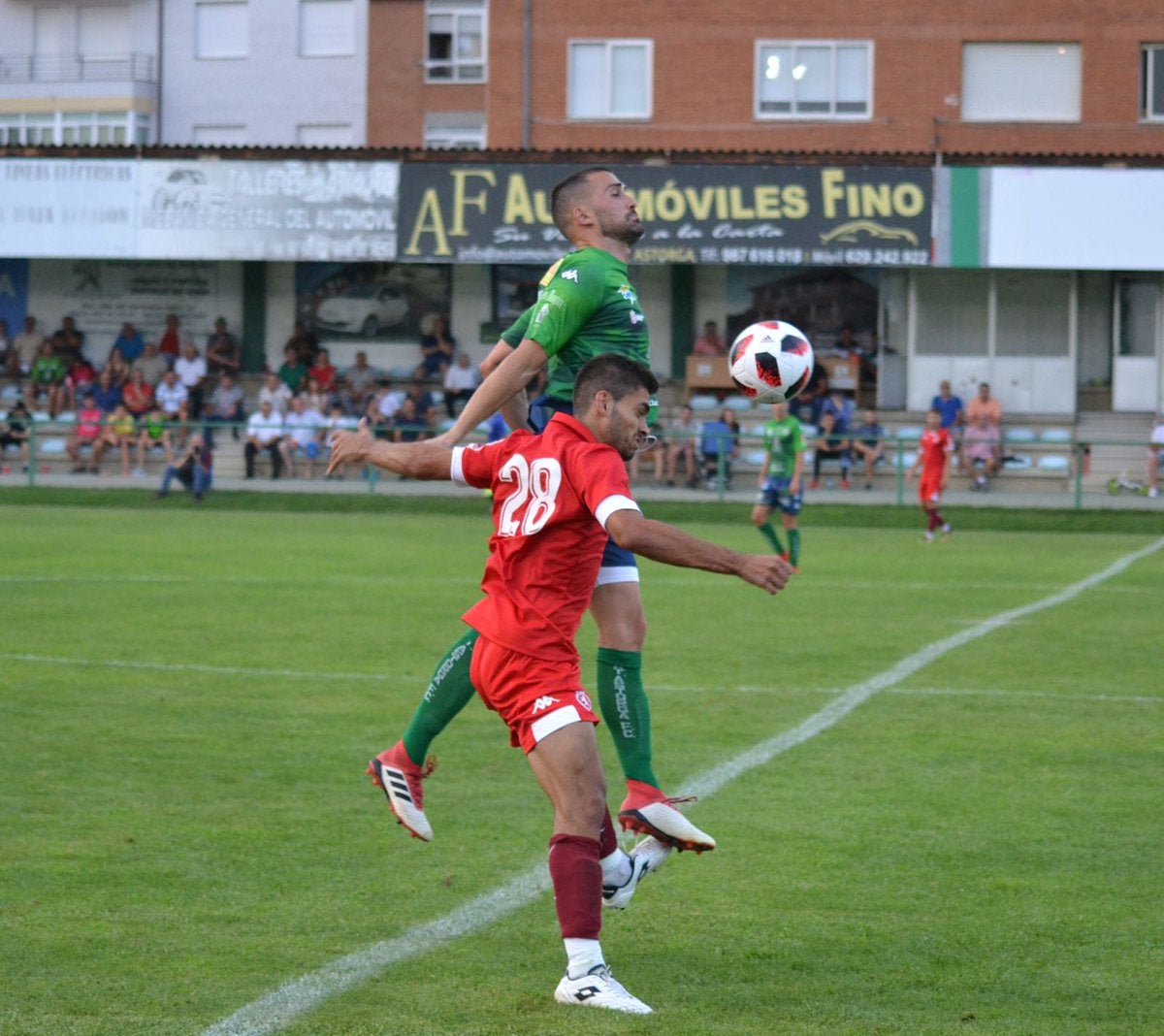 El madrugador gol de Fer Rioz marca un partido con Jorge Ortiz como goleador | El equipo leonés sigue acumulando deberes pendientes