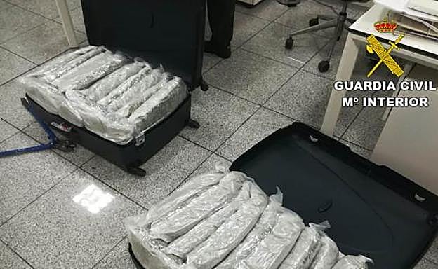 Detenido un pasajero que pretendía volar a Eindhoven con 27 kilos de marihuana