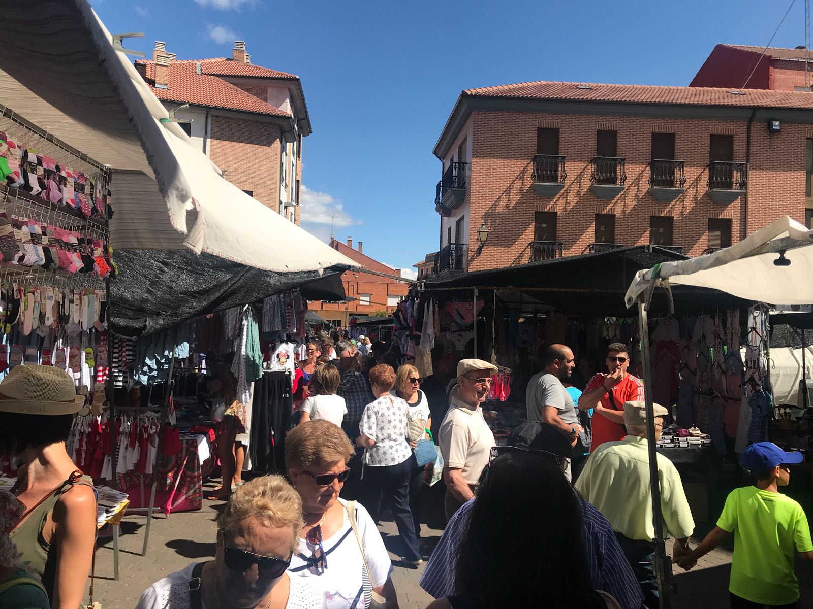 Fotos: Jueves de mercado en Valencia de Don Juan