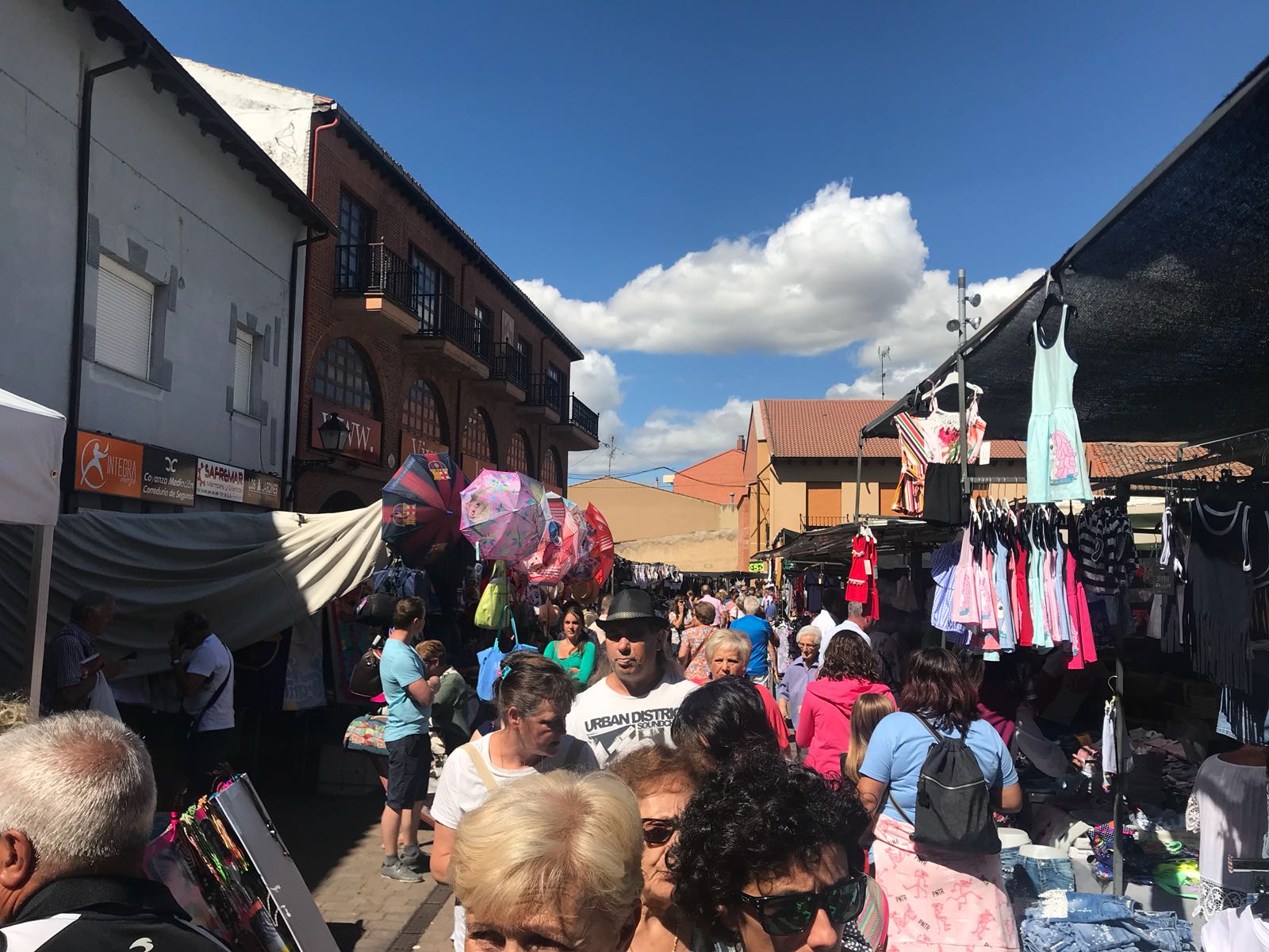 Fotos: Jueves de mercado en Valencia de Don Juan