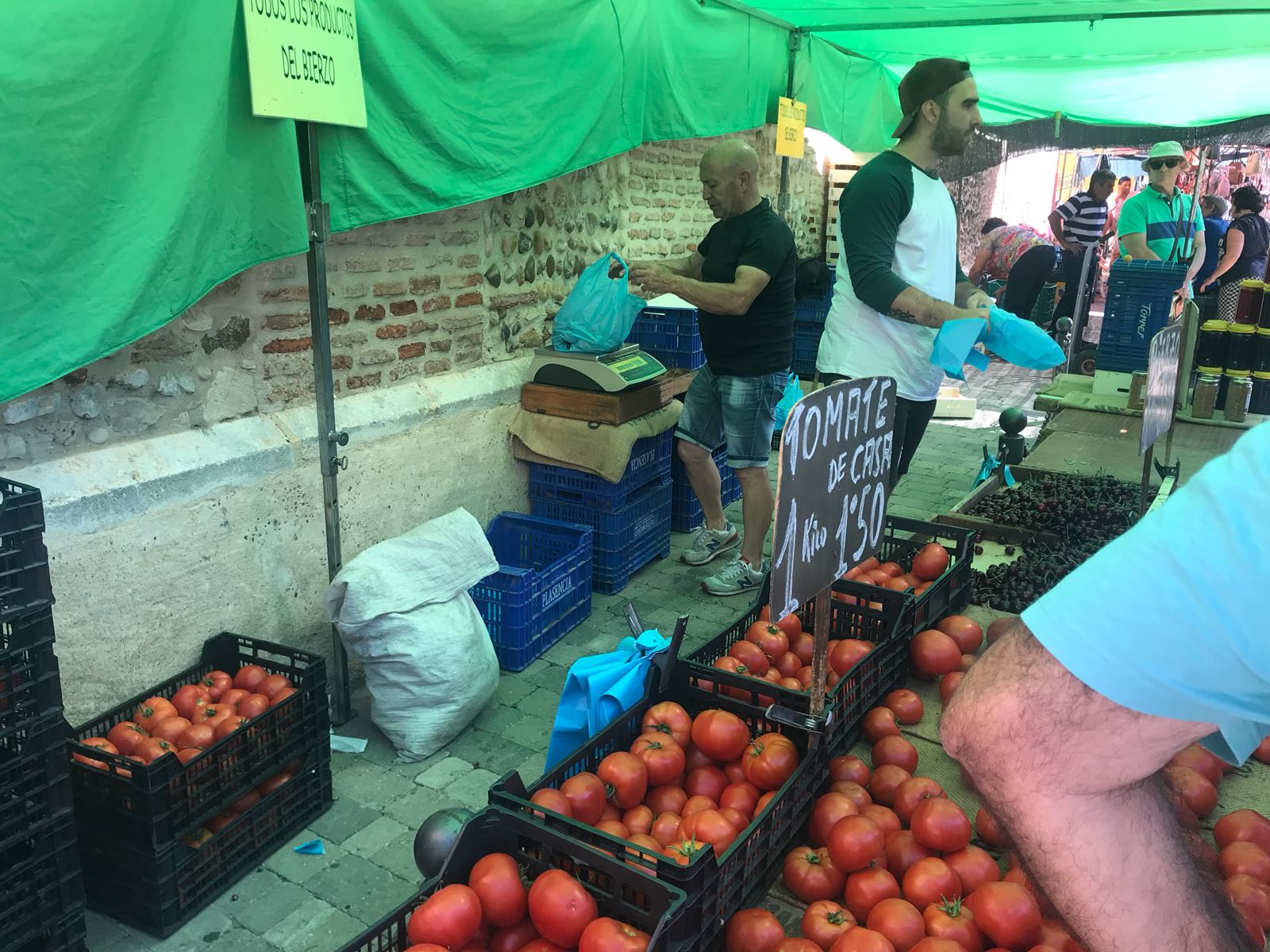 Fotos: Jueves de mercado en Valencia de Don Juan