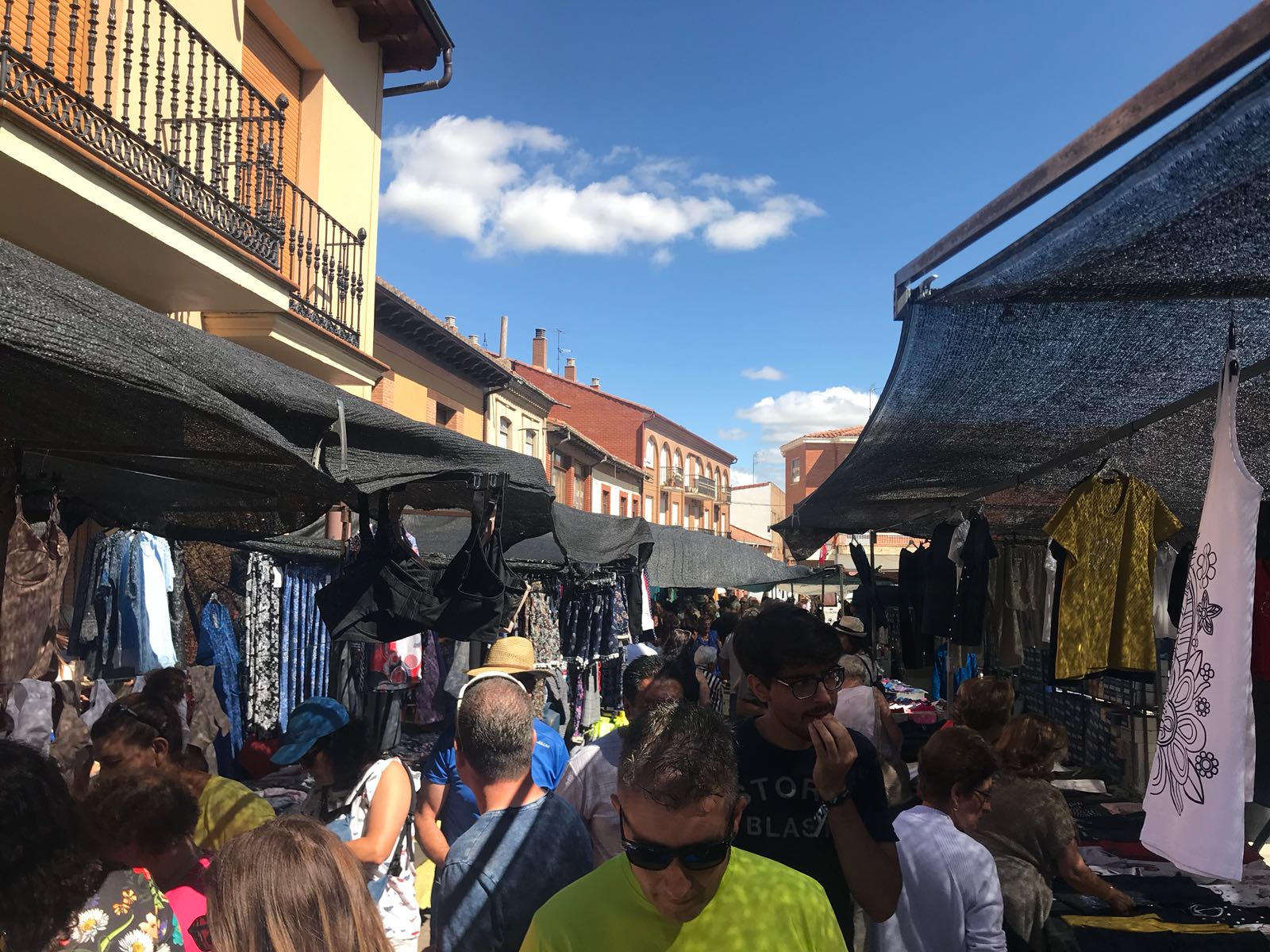 Fotos: Jueves de mercado en Valencia de Don Juan