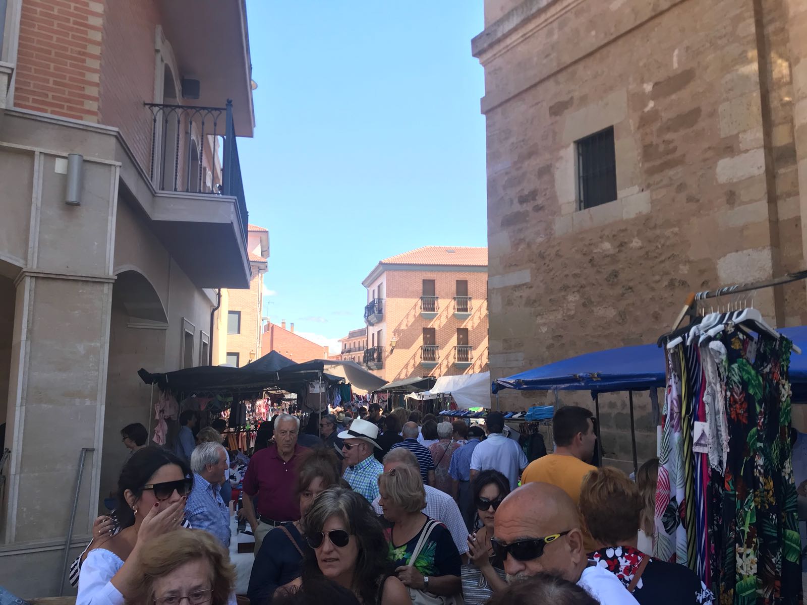 Fotos: Jueves de mercado en Valencia de Don Juan