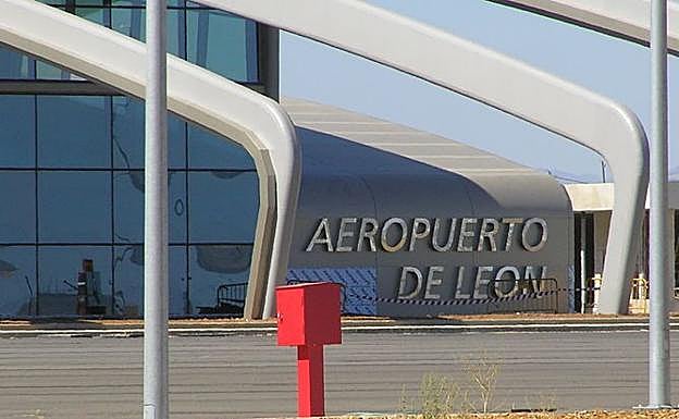 Entrada del Aeropuerto de León. 