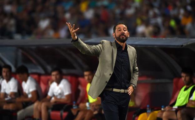 El entrenador del Sevilla, Pablo Machín, durante la Supercopa de España. 