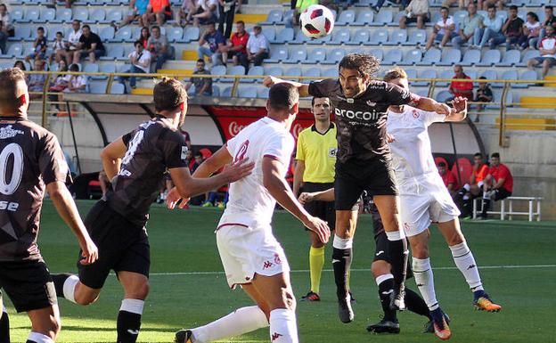 Lance de un partido de pretemporada de la Cultural.