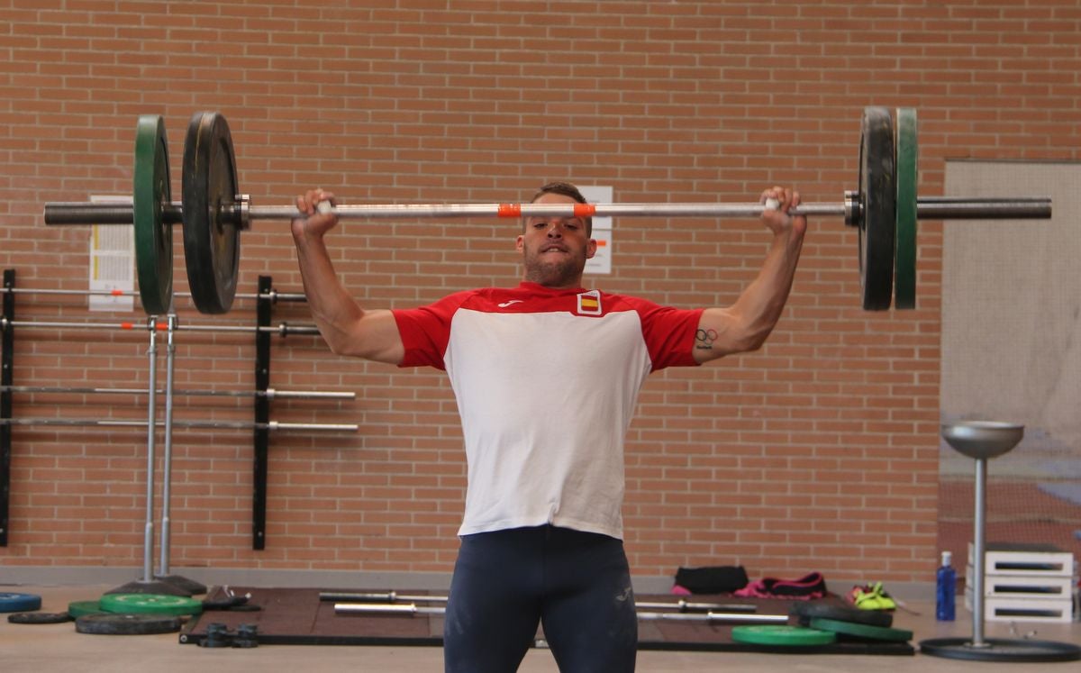 Fotos: Los mejores halterófilos del país se citan en el CAR de León
