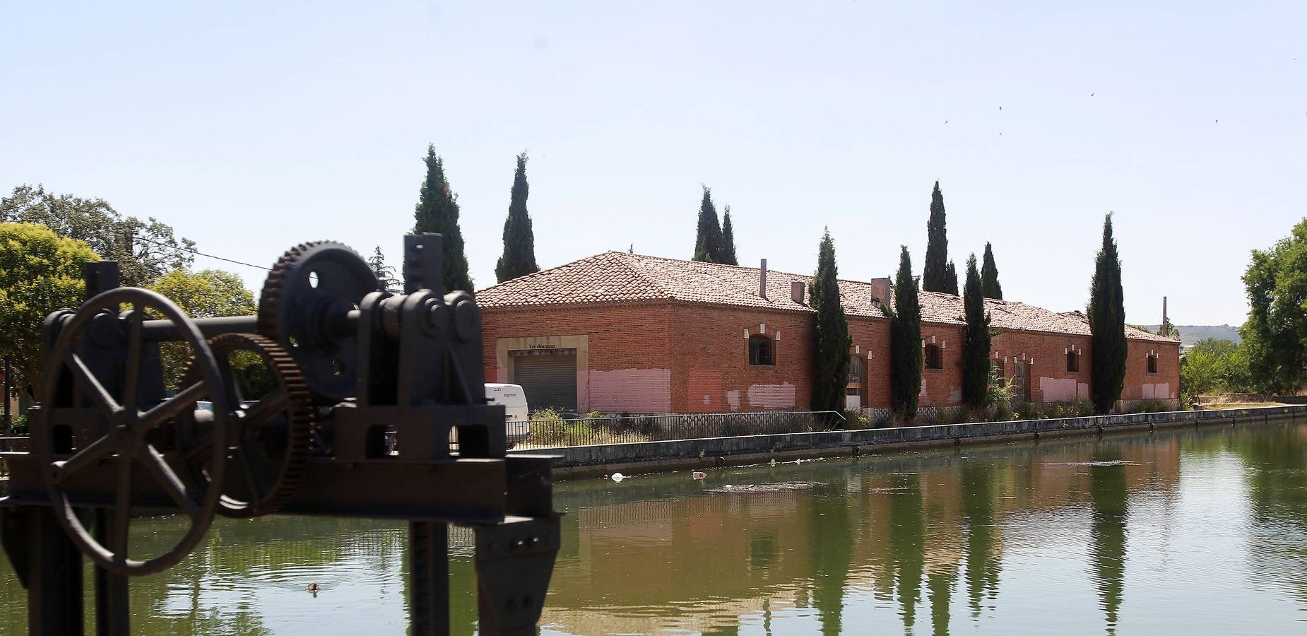 Dársena del Canal de Castilla en la ciudad de Palencia.