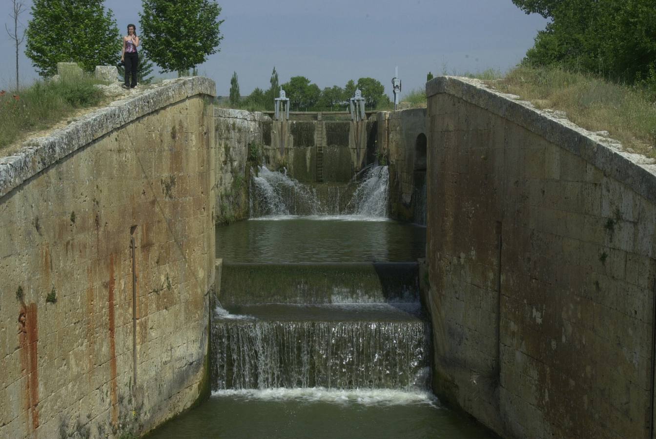 Esclusa del Canal de Castilla a la altura de Viñalta (Palencia).