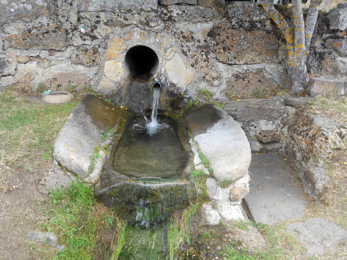 Una ruta de 11 kms, con un recorrido circular que une Villabellaco, Valle de Santullán y el Santuario del Carmen | Una senda en homenaje al escultor local Ursicinio Martínez entre bosques de rebollos y esculturas de sus compañeros del Grupo Muriel