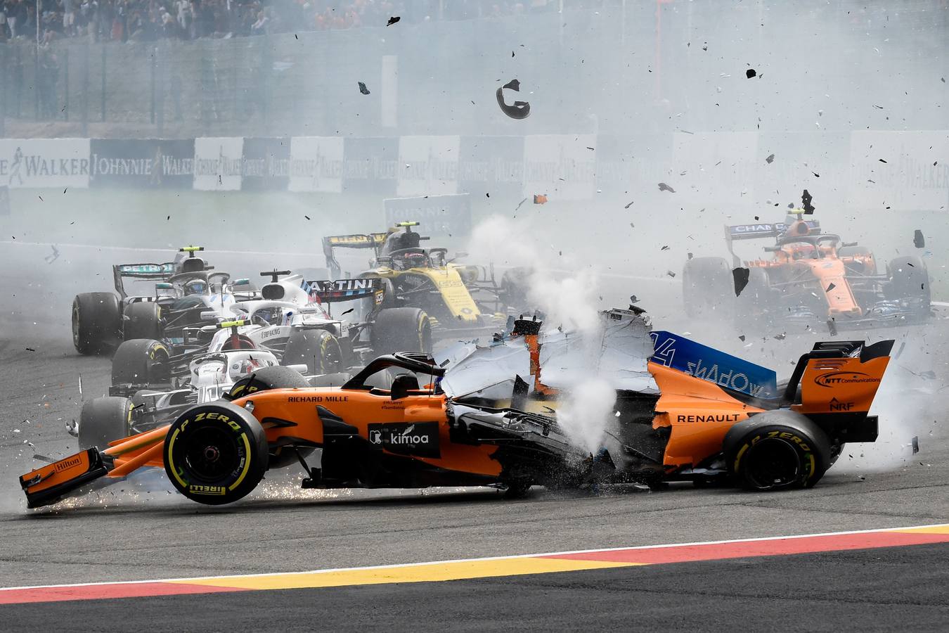 Fotos: Las imágenes del brutal accidente de Fernando Alonso