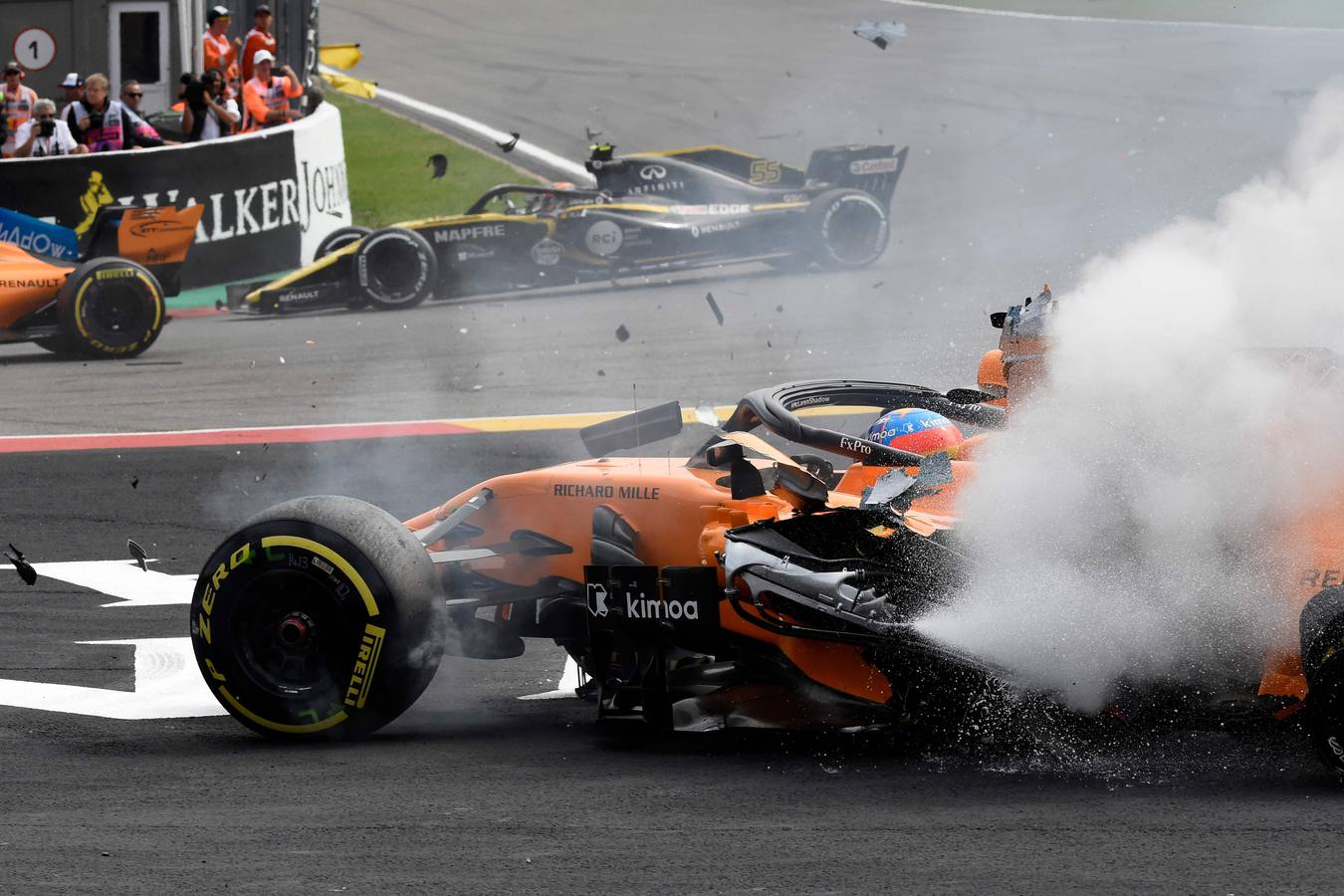 Fotos: Las imágenes del brutal accidente de Fernando Alonso