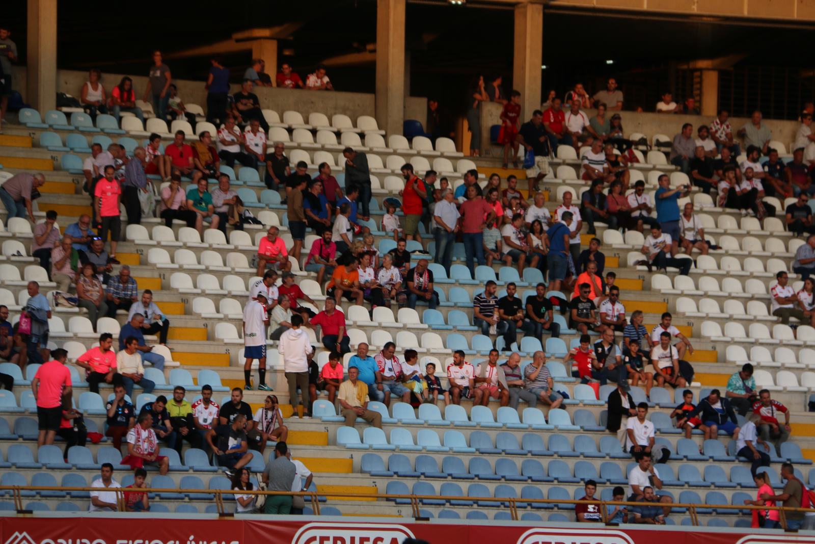 Las mejores imágenes del público del partido disputado entre la Cultural y el Rápido de Bouzas