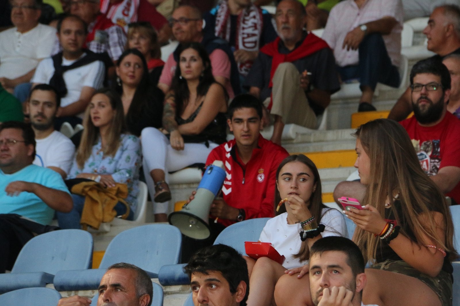 Las mejores imágenes del público del partido disputado entre la Cultural y el Rápido de Bouzas