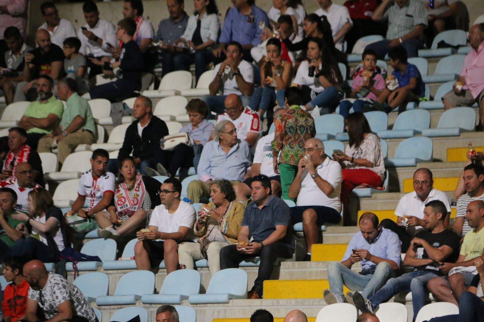 Las mejores imágenes del público del partido disputado entre la Cultural y el Rápido de Bouzas