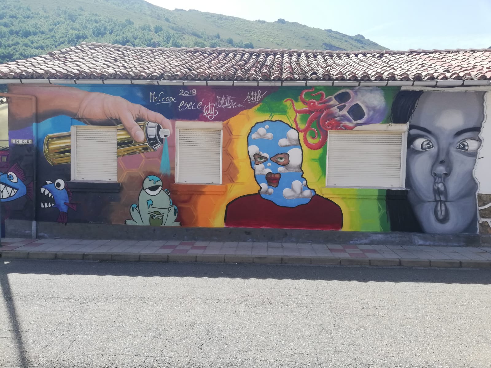 Fotos: Una fachada hecha mural en Ciñera