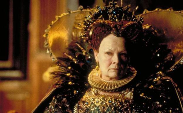 Dench interpretando a la Reina Isabel en 'Shakespeare in Love' (1998).