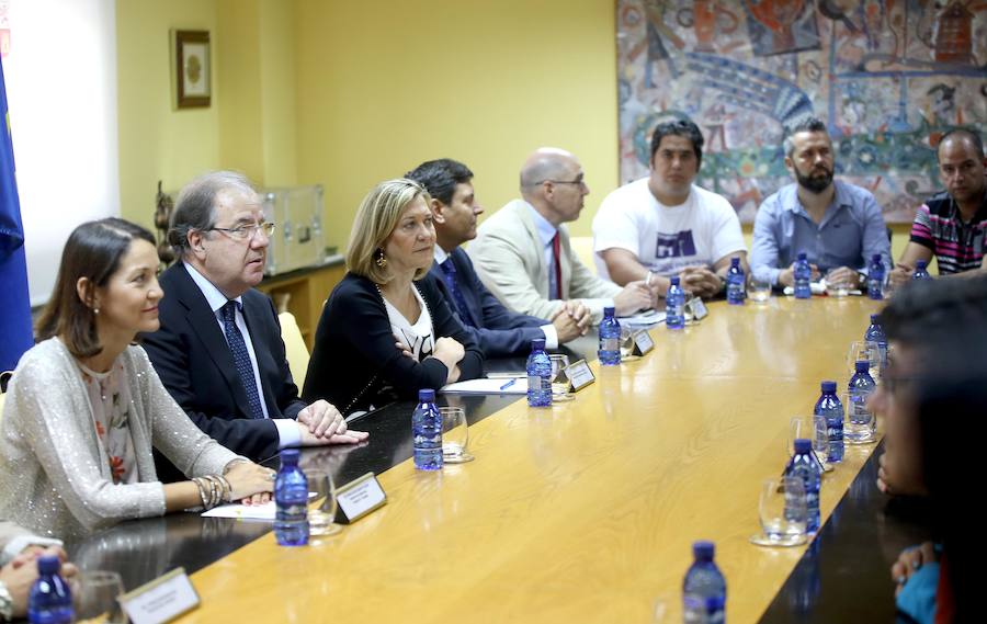 Fotos: Cumbre en Valladolid sobre la crisis de Vestas en León