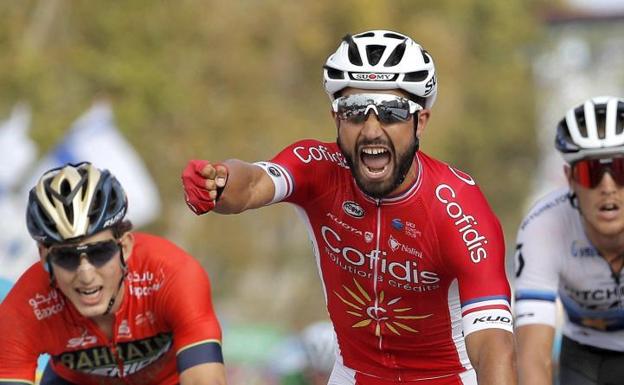 Nacer Bouhanni se impone al sprint. 