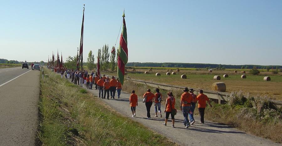 Imagen de la pasada edición de la peregrinación desde León a Mansilla de las Mulas.