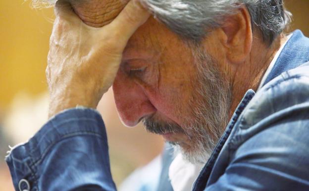 El portavoz socialista Olegario Ramón, durante el pleno.