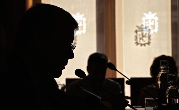 Antonio Silván, alcalde de León, durante el pleno sobre la Enredadera.