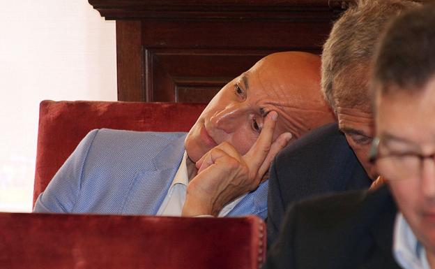 JOsé Antonio Diez (PSOE), durante el pleno municipal sobre la Enredadera.Peio García