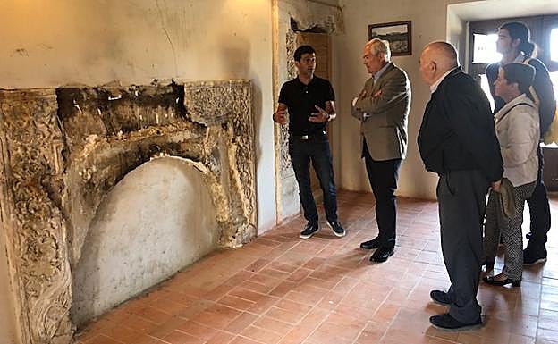 Un convenio entre la Junta y el Ayuntamiento de Grajal permitirá a los estudiantes de la Escuela de Arte de León hacer prácticas en el Palacio de Los Condes