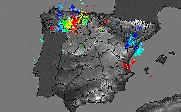 Satélite de Aemet registrando los rayos de las seis últimas horas.