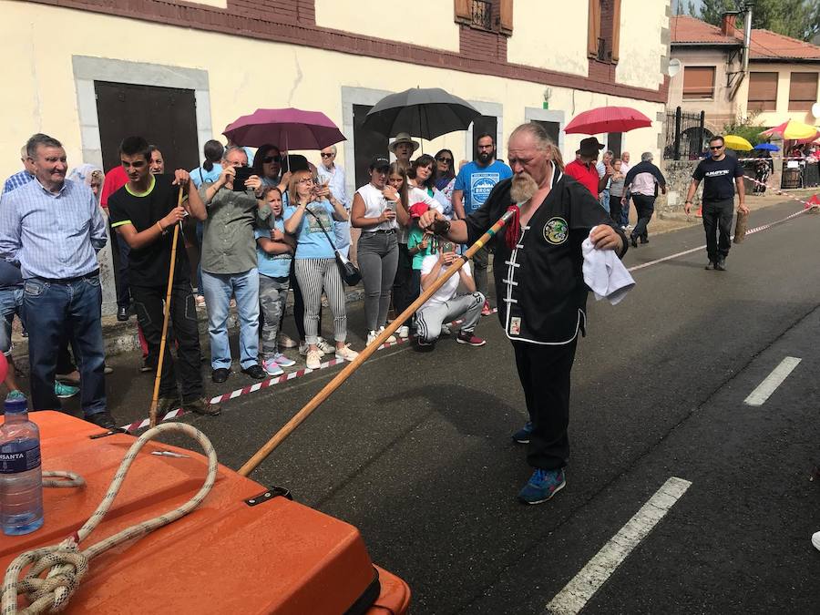 Fotos: Lugueros vuelve a honrar a su Cristo