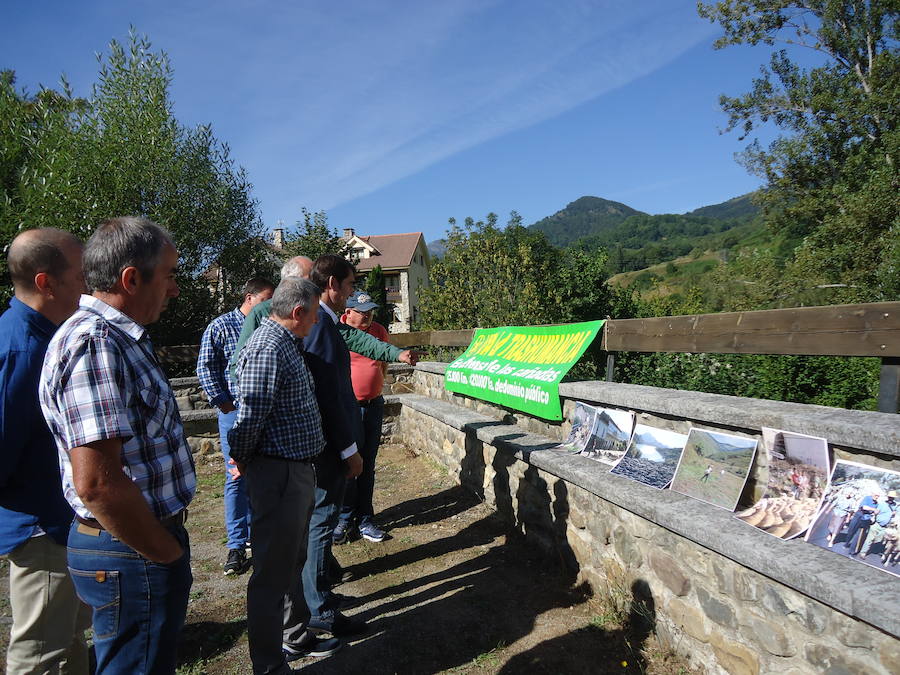 Fotos: Visita de Suárez-Quiñones a Posada de Valdeón