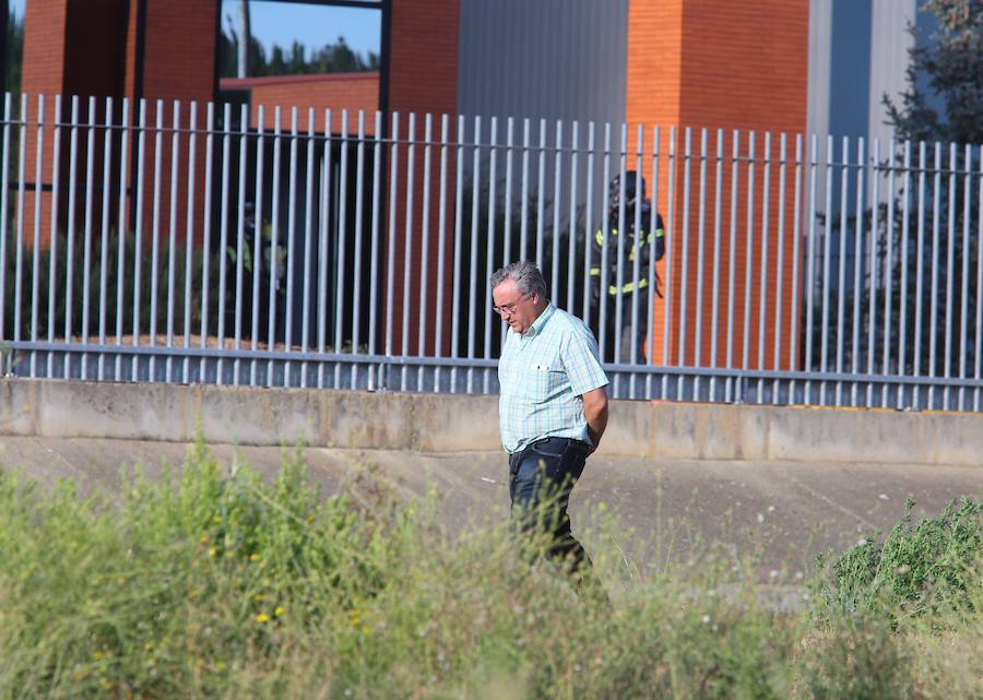 Fotos: Incendio en una nave del polígono de Cabañas Raras